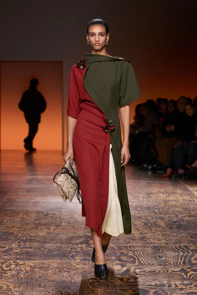 Look 15